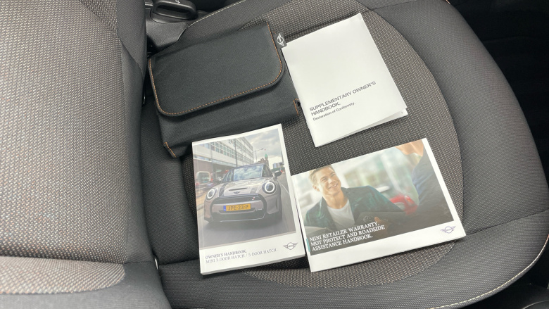 MINI Hatchback 1.5 Cooper Classic 3dr Petrol Hatchback